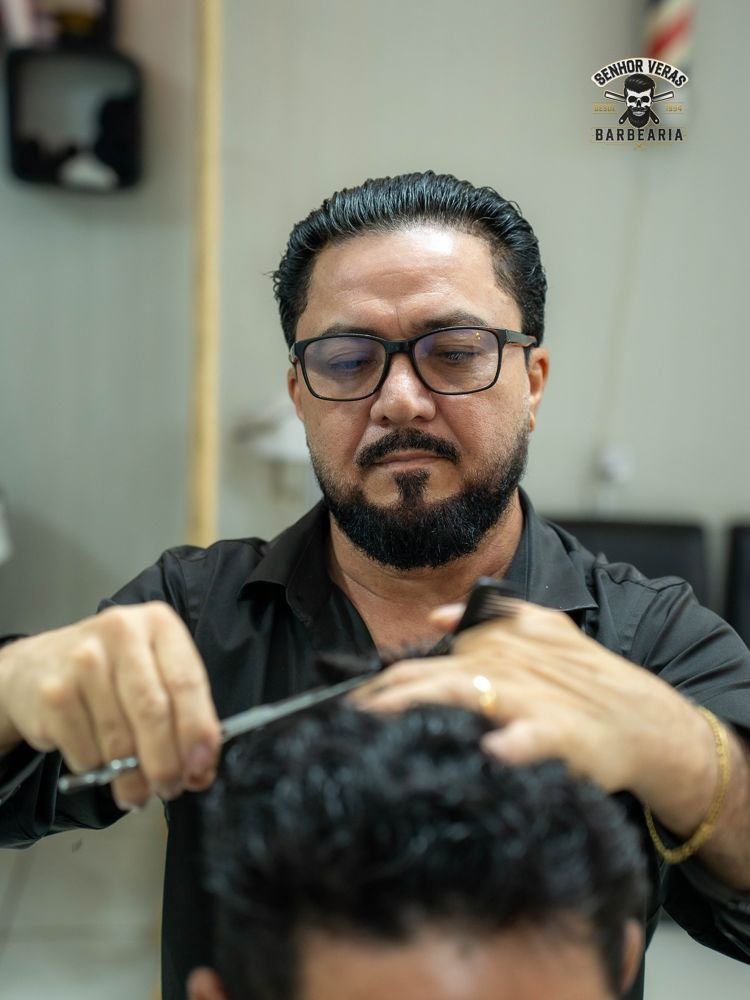 Veras, fundador e barbeiro